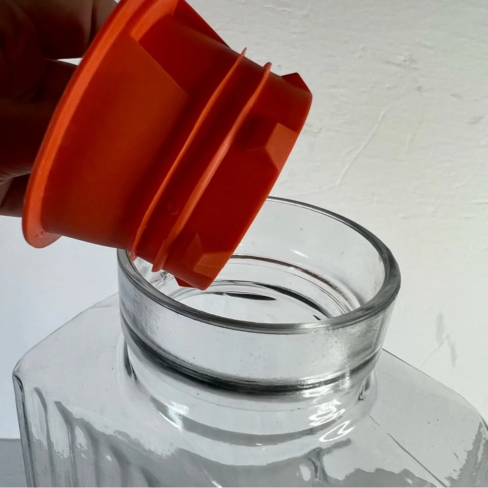 VTG Anchor Hocking Refrigerator 2 Qt Juice Carafe Glass Jug Rubber Stopper READ